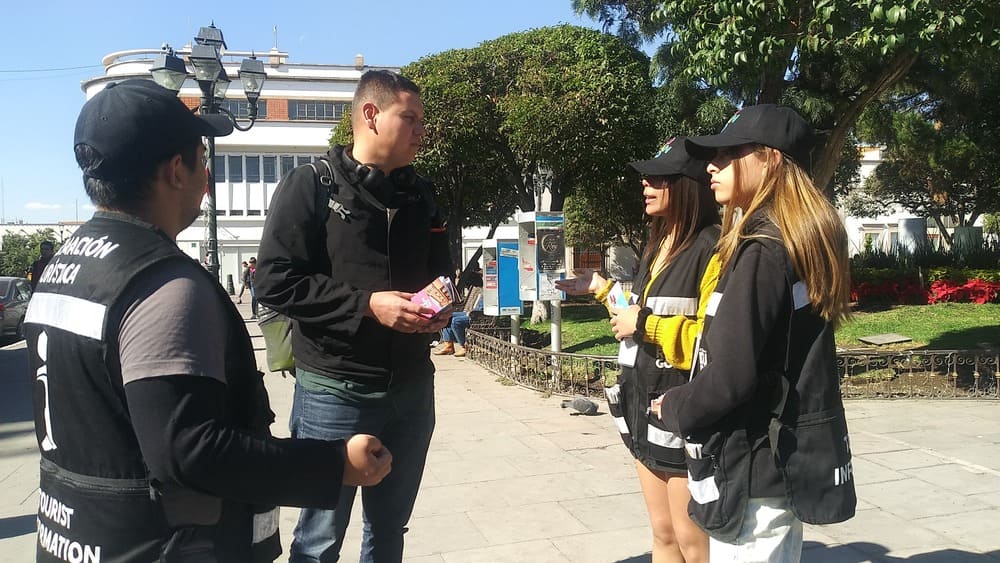 welcoming tourists by handing out maps program soy tu amfigrion durango